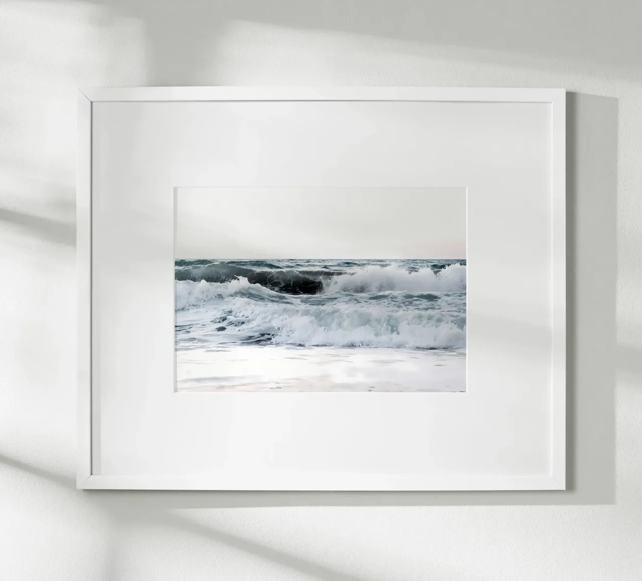 Onde dell'oceano poster con telaio in alluminio da Matthew Katz