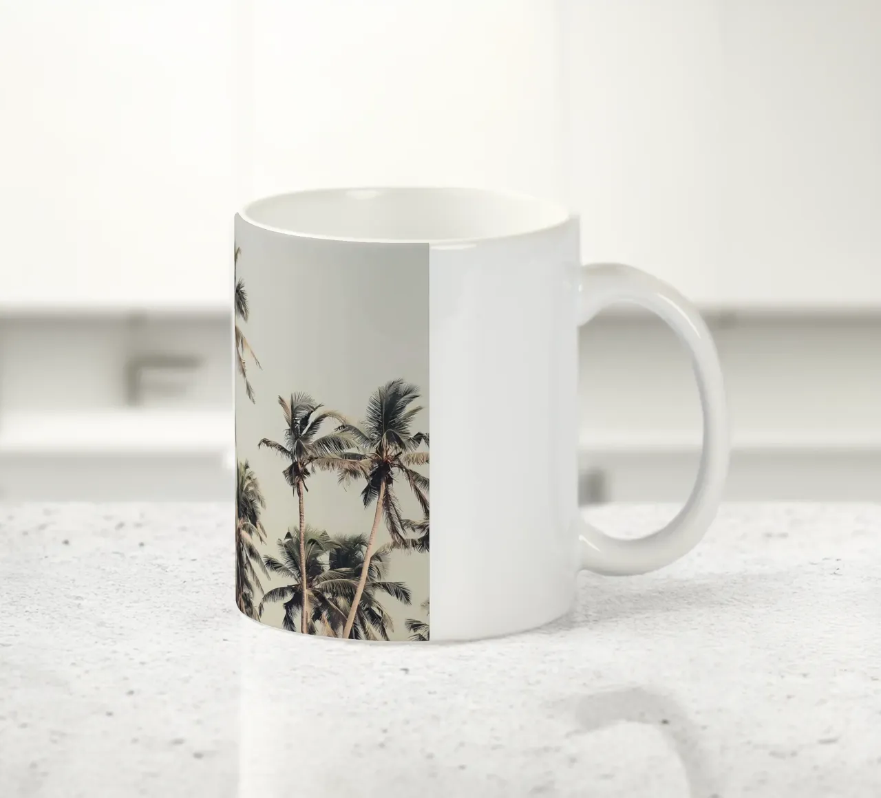 Palme sulla spiaggia tazza in ceramica da Matthew Katz