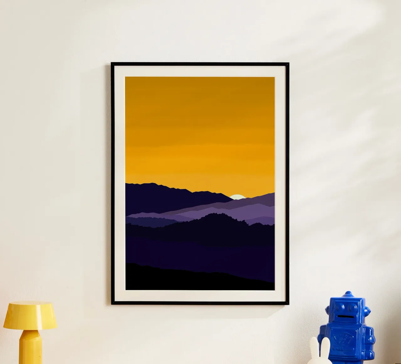 tramonto sulla collina poster con telaio in legno da Bartosz Powalka