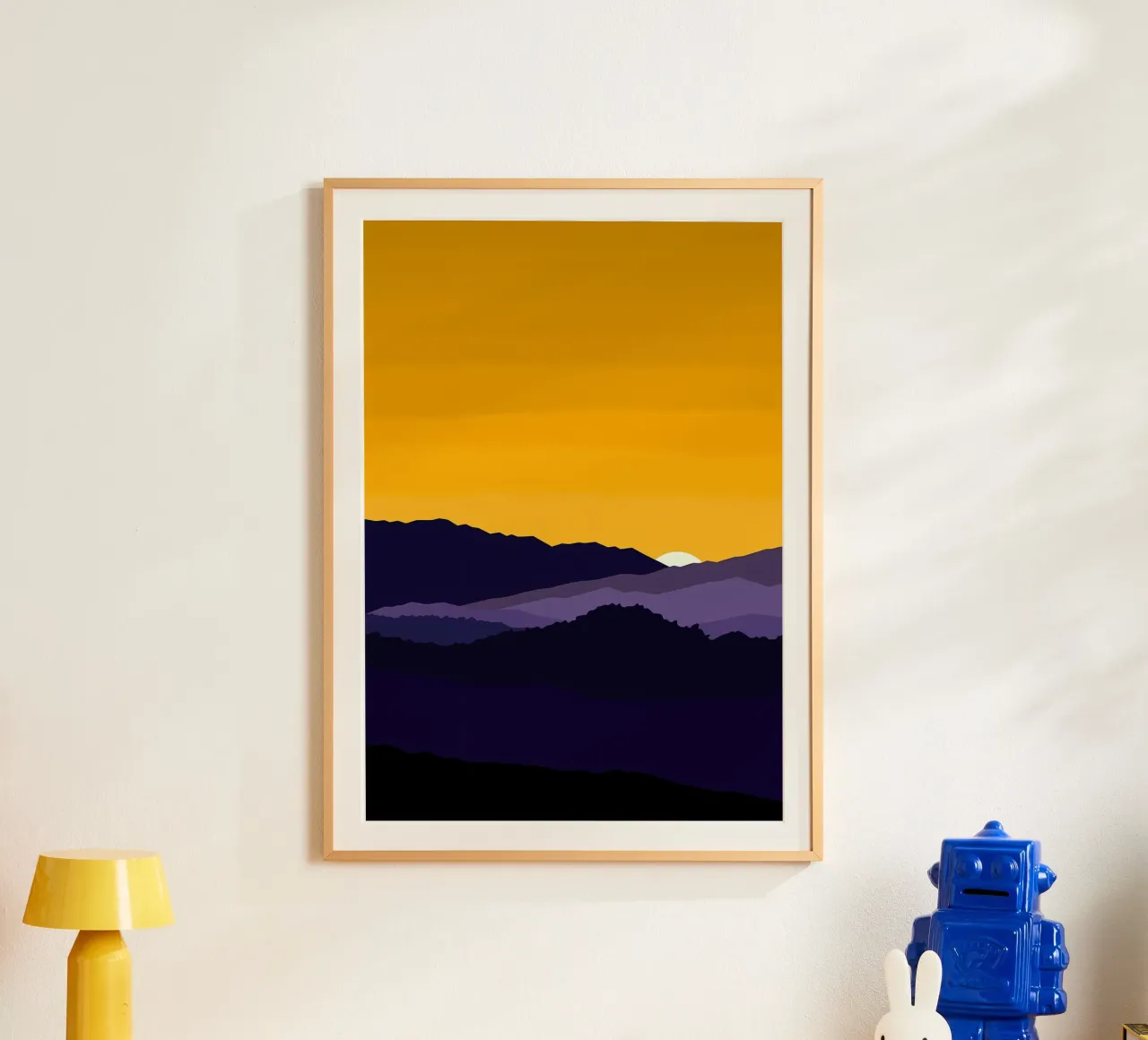 tramonto sulla collina poster con telaio in legno da Bartosz Powalka