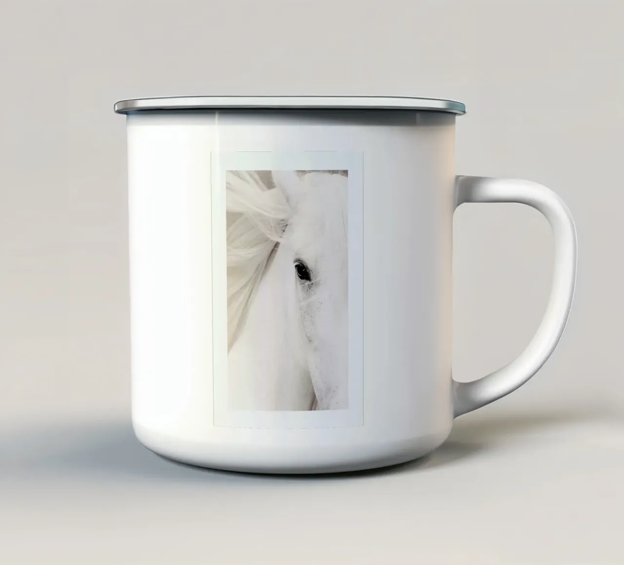 White Horse tazza in smalto da Natural Kingdom