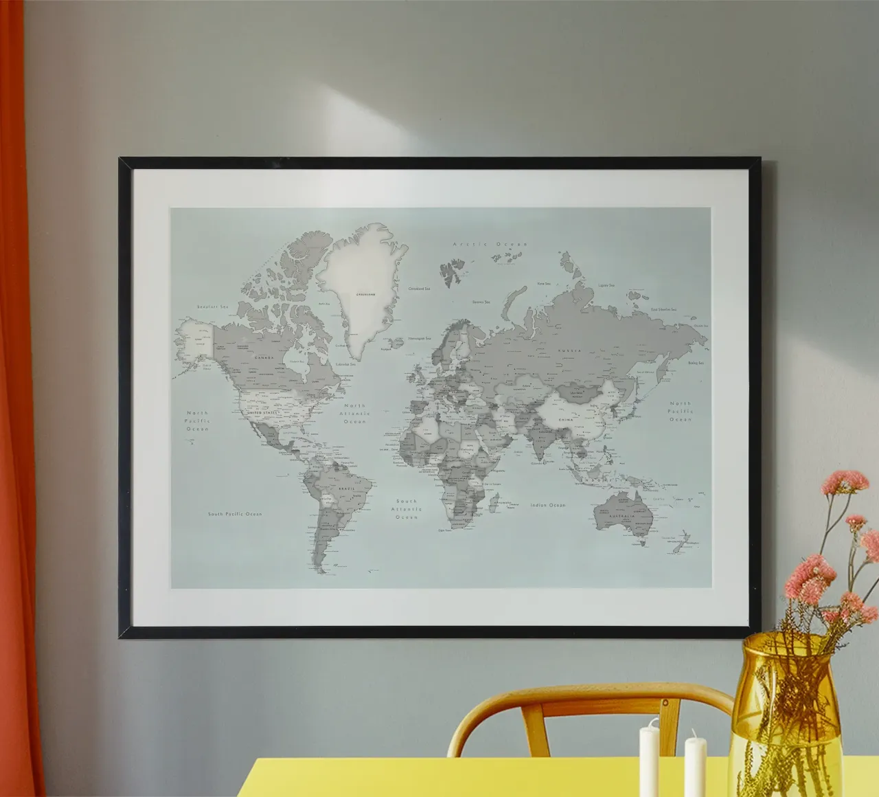 Mappa del mondo dettagliata Darryl poster con telaio in plastica da Aiden Garcia
