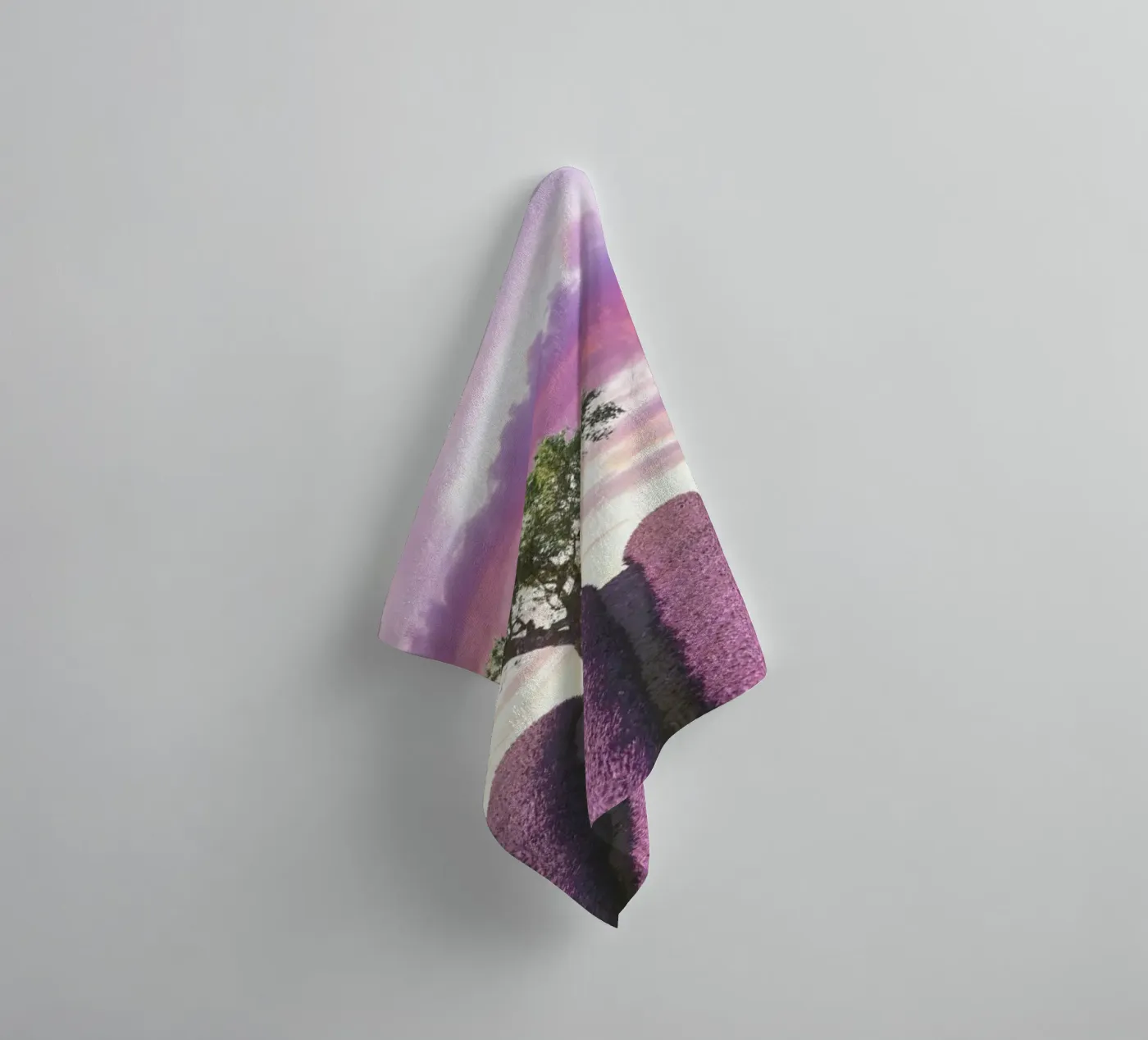 Lavender Fields badhanddoek van Magdalena Martin Photography