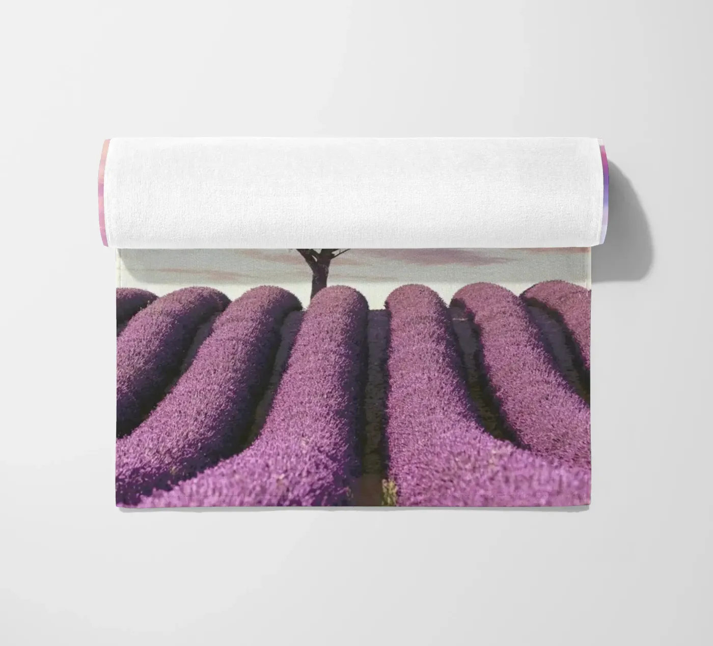 Lavender Fields serviette de plage de Magdalena Martin Photography