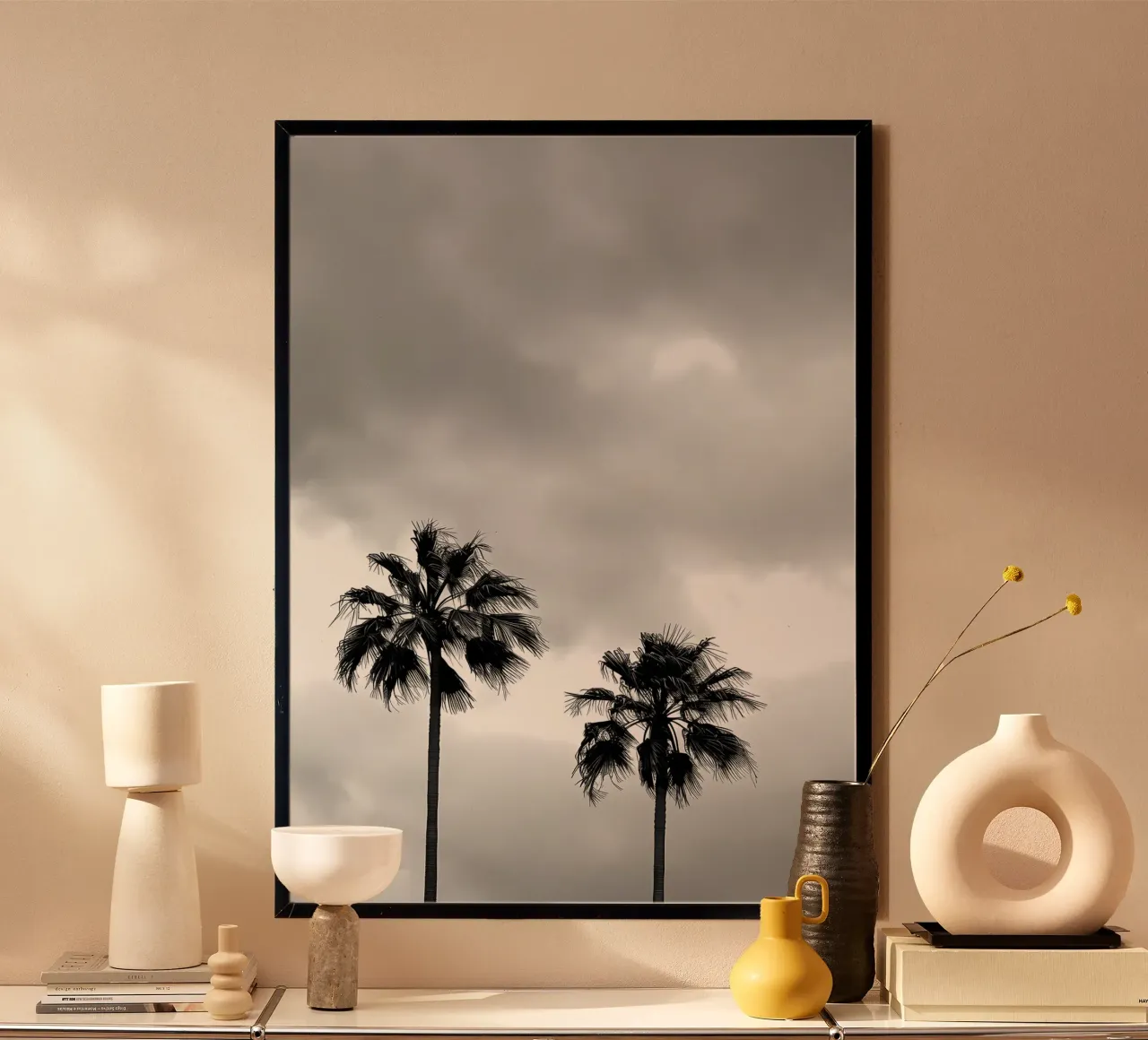 Sagome di palme poster con telaio in alluminio da Matthew Katz