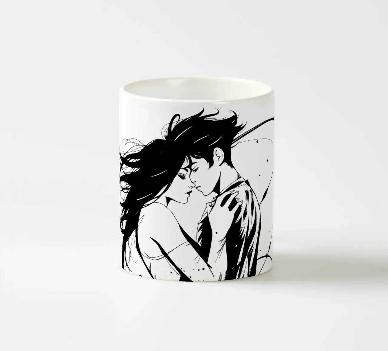 abbraccio appassionato tra una coppia intrecciata in linee fluide tazza in ceramica da DesignDoodle