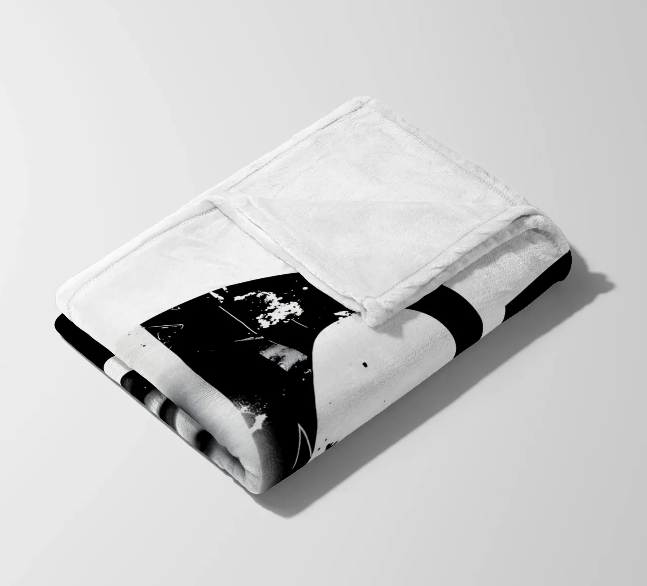 grafica monocromatica che presenta un volto con contrasto nero coperta in pile da DesignDoodle