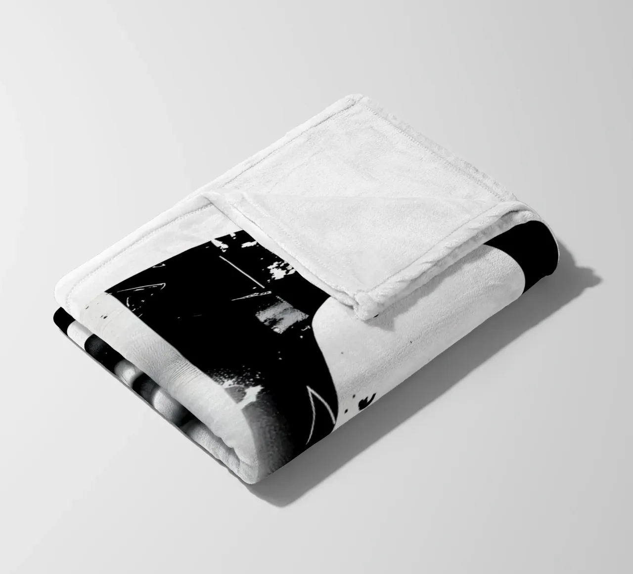 grafica monocromatica che presenta un volto con contrasto nero coperta in pile da DesignDoodle