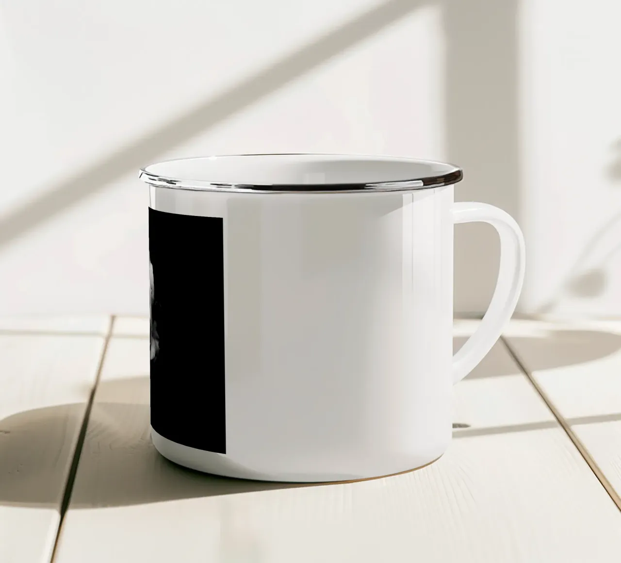 Fiore petaloso tazza in smalto da Nicholas Campbell