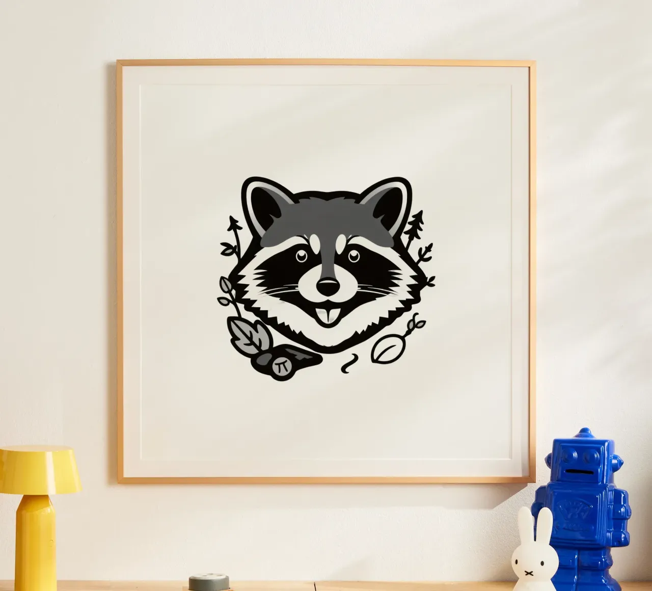 Verspielte Waschbär Illustration umgeben von Blättern und Zweig Poster mit Holzrahmen von DesignDoodle