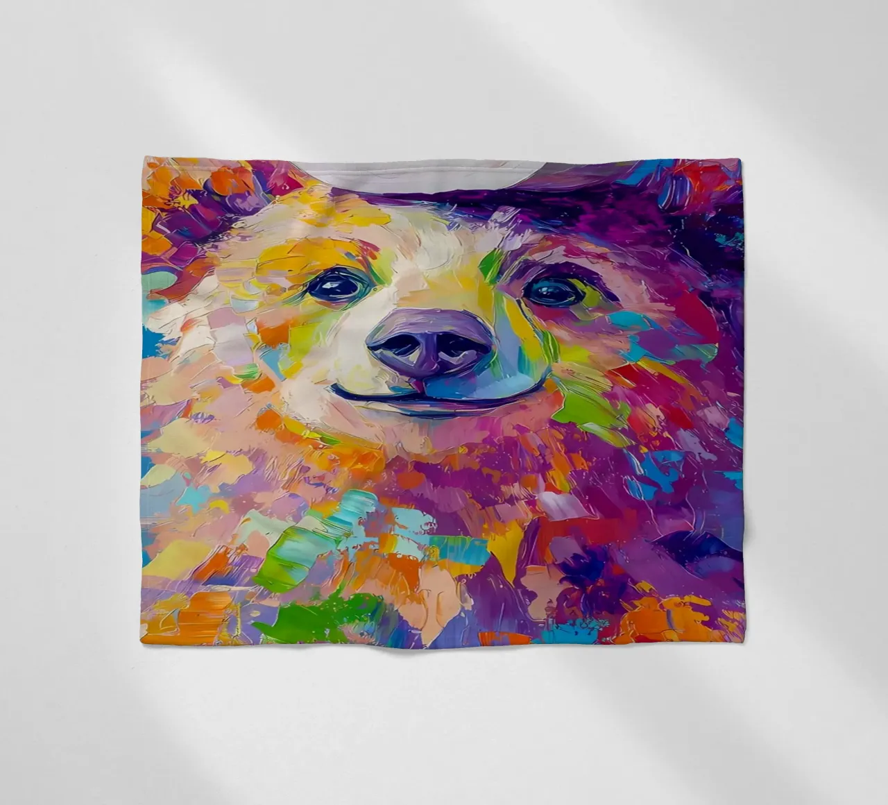 Orso con carta igienica coperta in pile da Adrian Patel