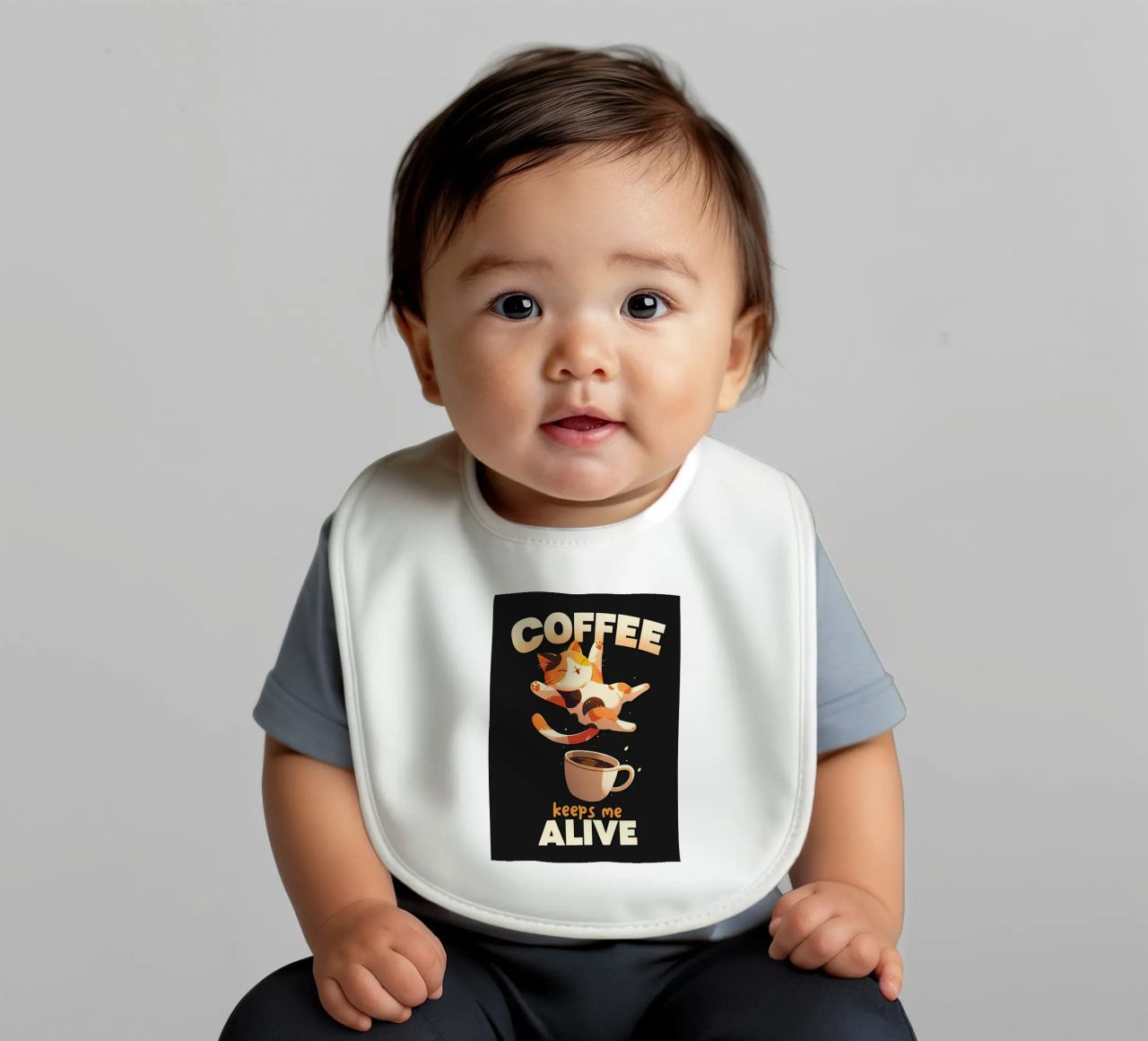 Il caffè mi tiene in vita Cat bavaglino da Bartosz Powalka