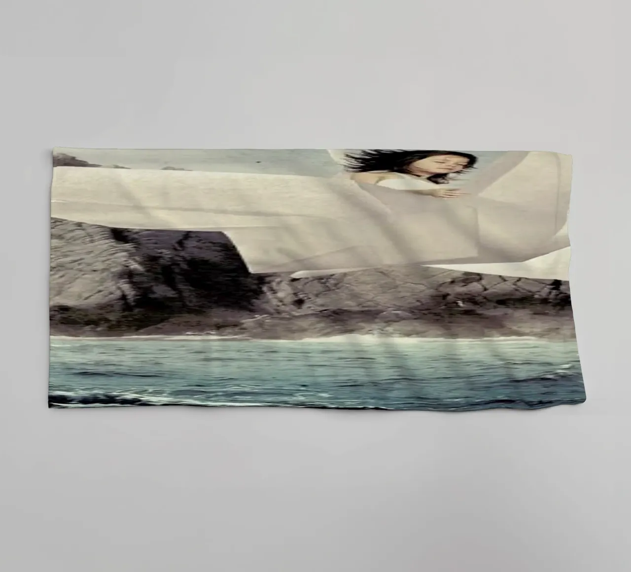 pa 2009-16 towel by Sarolta Bán