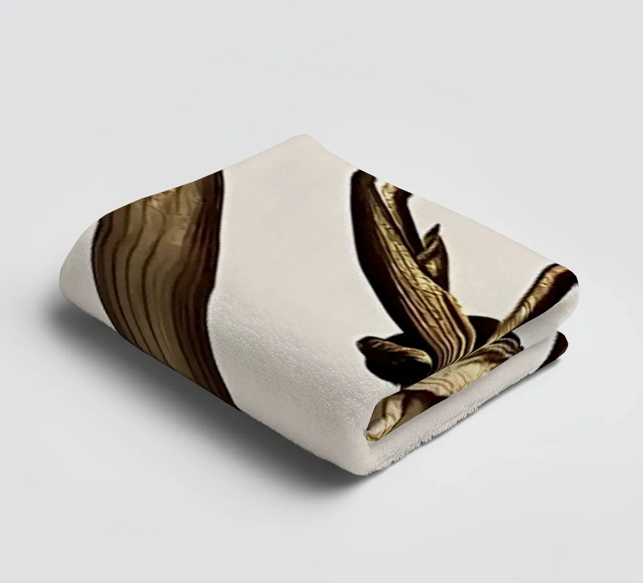 Iris profumato di sambuco d'oro asciugamano da bagno da Nicholas Campbell