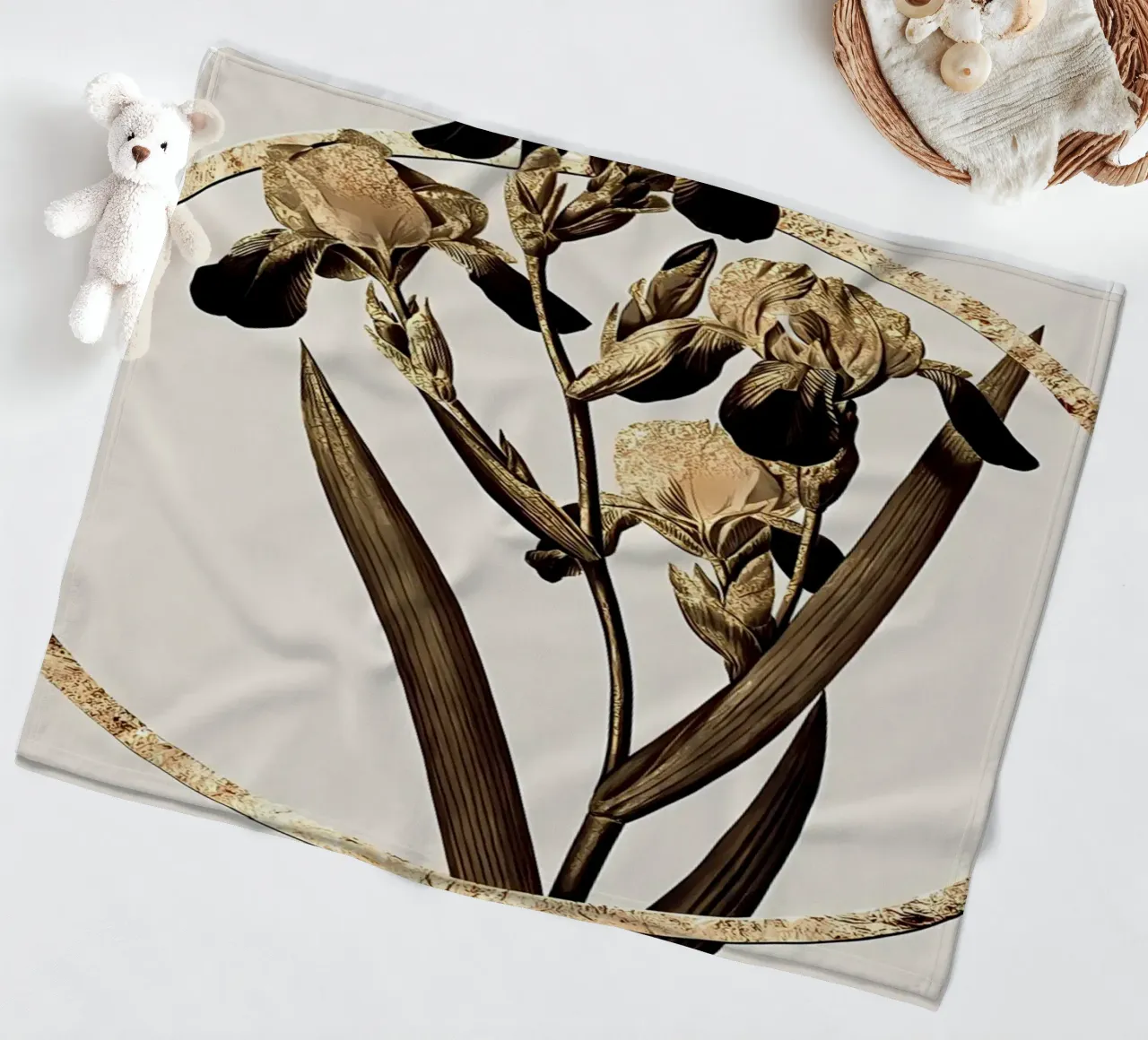 Iris profumato di sambuco d'oro coperta in pile da Nicholas Campbell