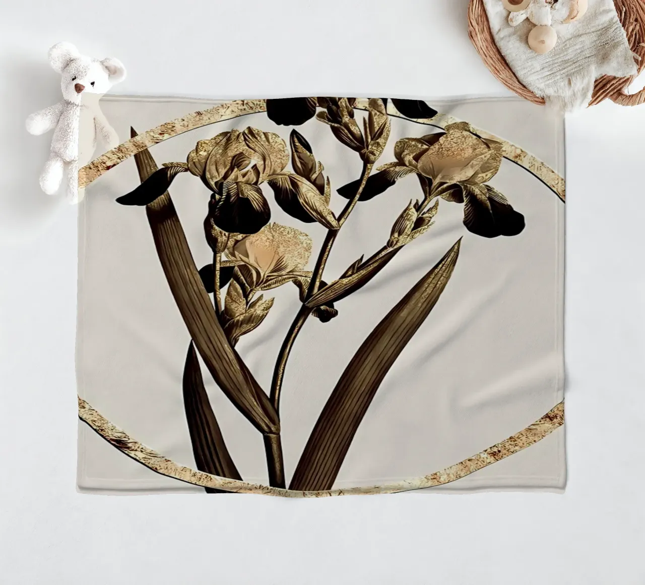 Iris profumato di sambuco d'oro coperta in pile da Nicholas Campbell