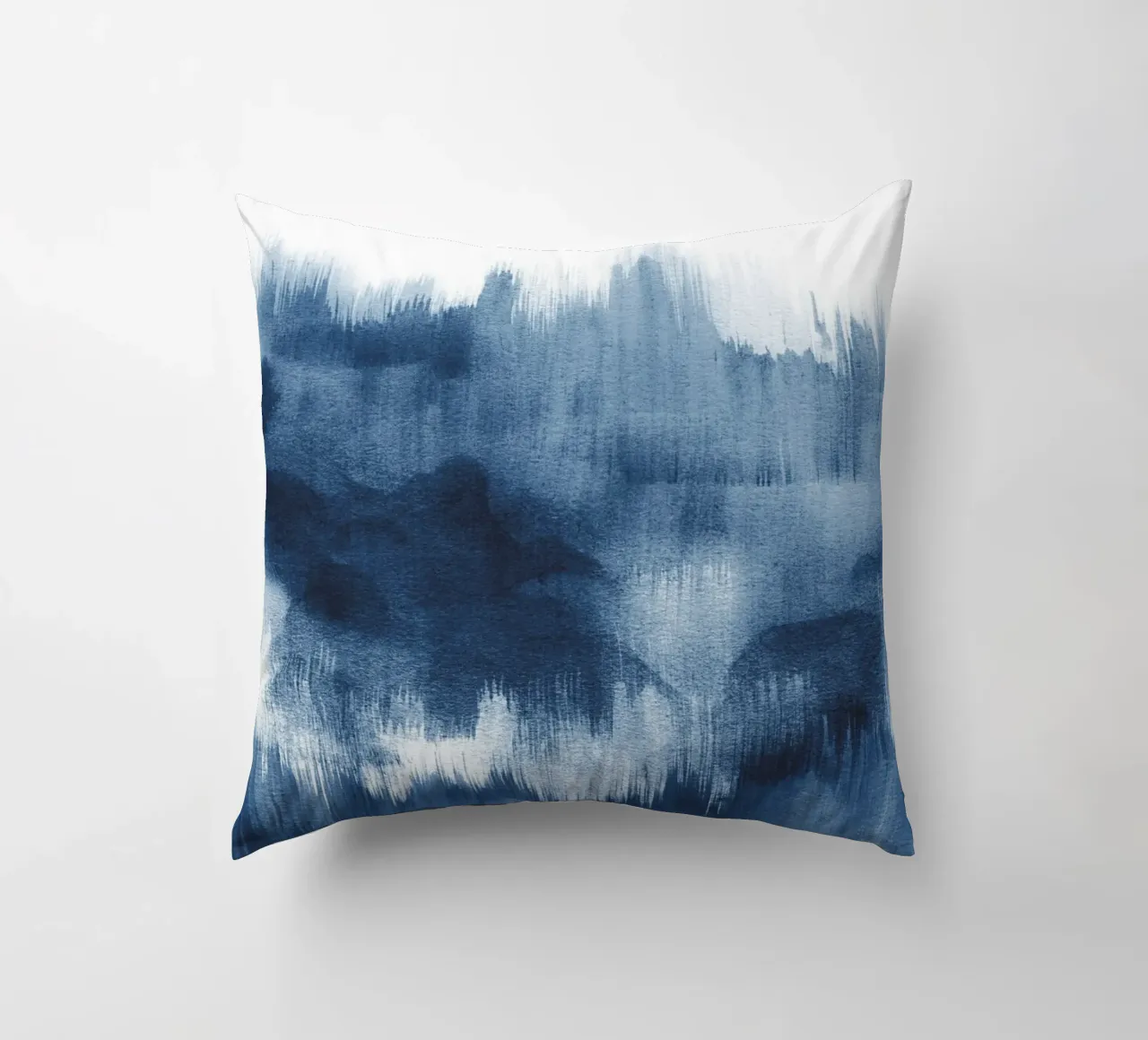 Pennellate di acquerello blu cuscino da NouveauPrints