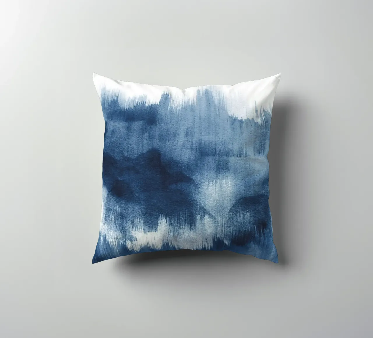 Pennellate di acquerello blu cuscino da NouveauPrints