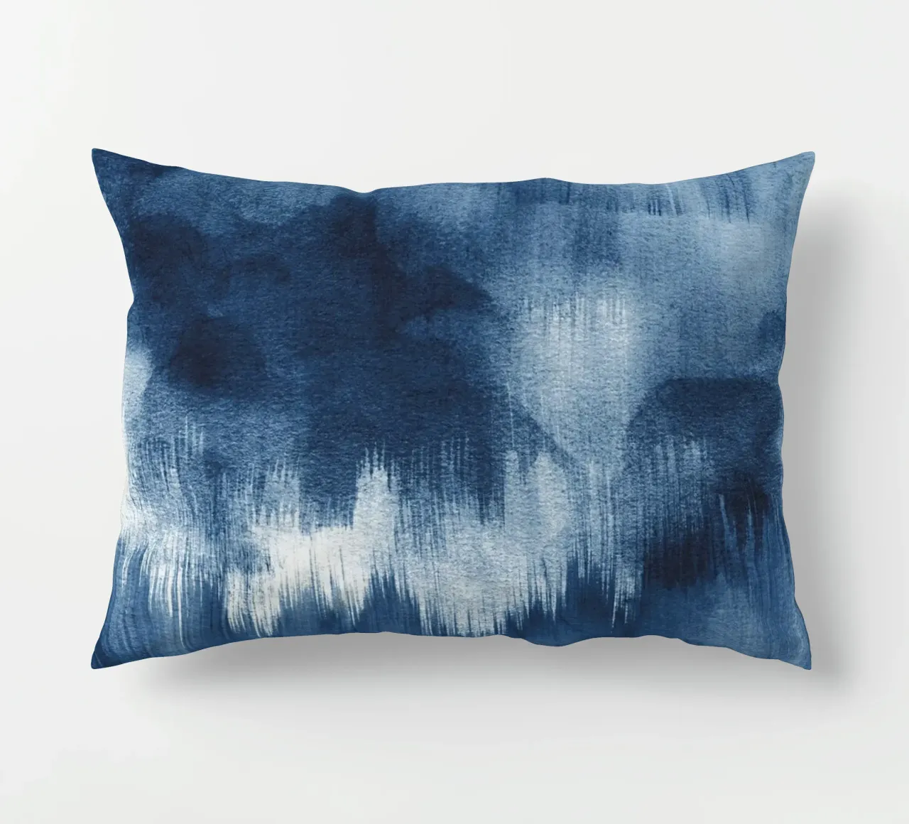 Pennellate di acquerello blu cuscino da NouveauPrints