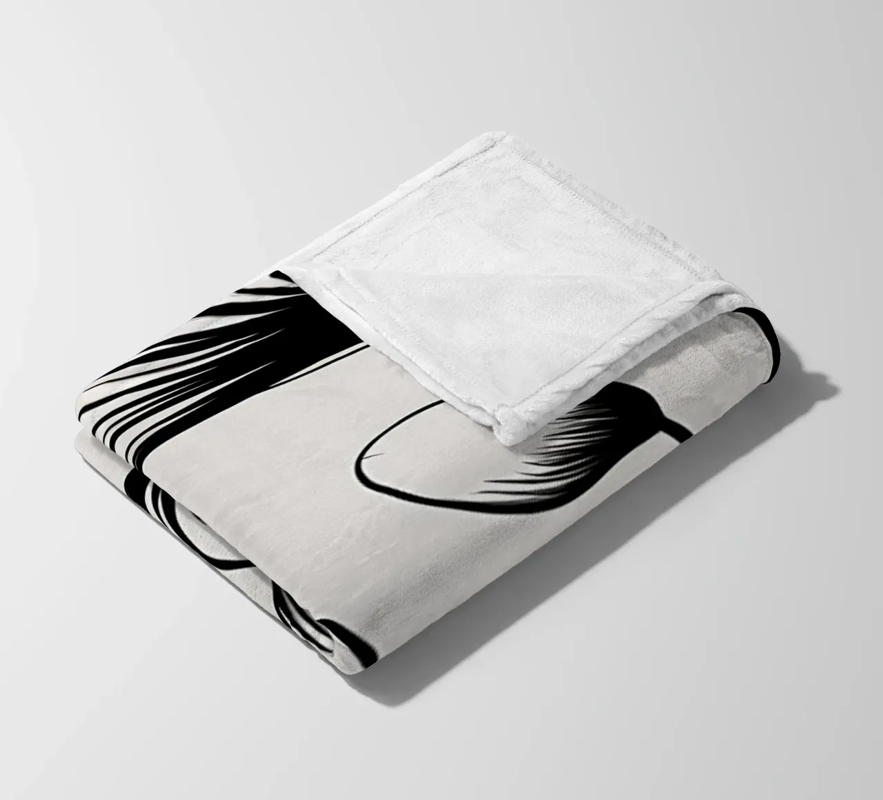 Illustrazione floreale in bianco e nero coperta in pile da Nicholas Campbell