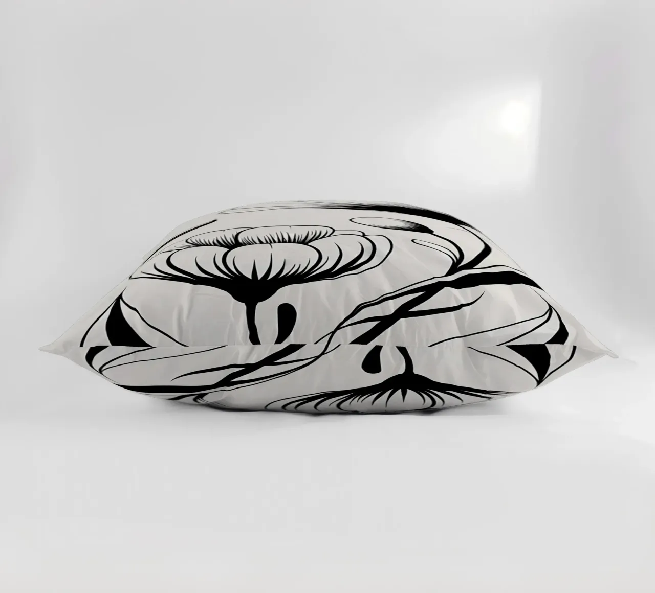 Illustrazione floreale in bianco e nero cuscino da Nicholas Campbell
