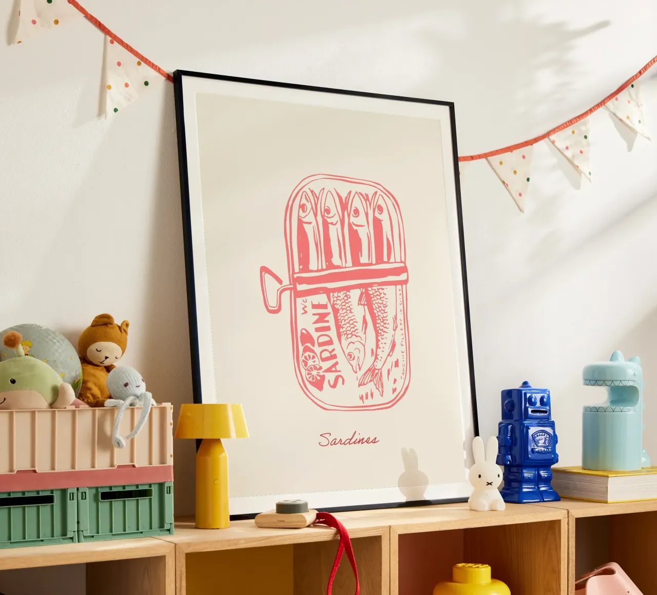Sardine in scatola, Disegno Rosa poster con telaio in legno da Peaches Art Prints