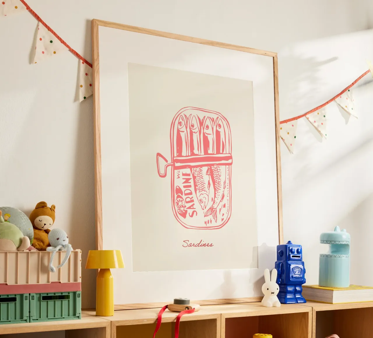 Sardine in scatola, Disegno Rosa poster con telaio in legno da Peaches Art Prints