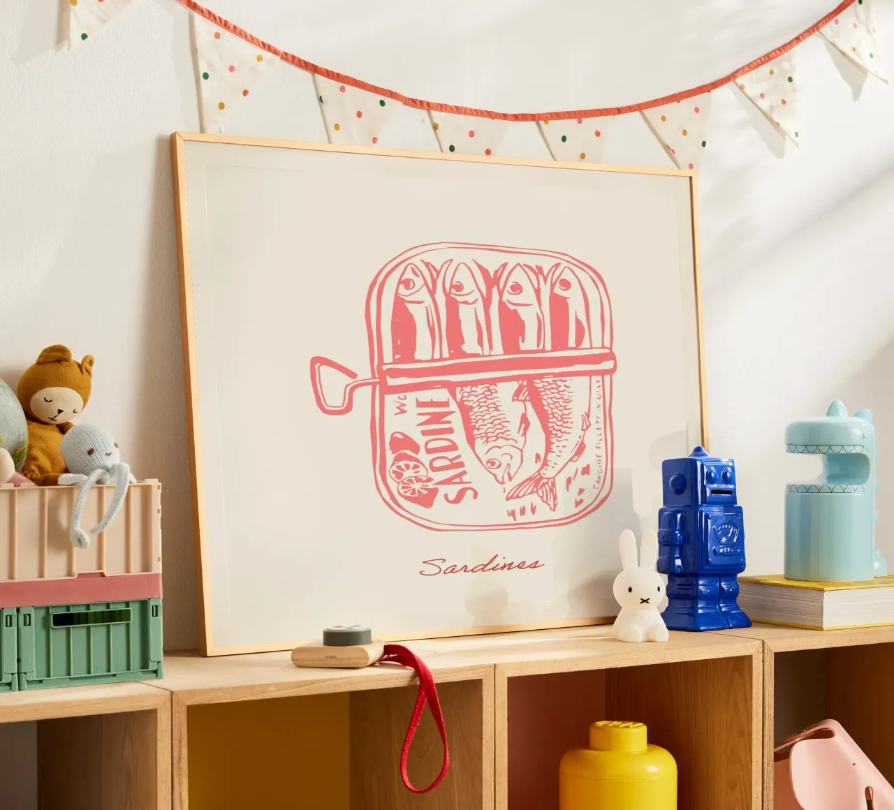 Sardine in scatola, Disegno Rosa poster con telaio in legno da Peaches Art Prints