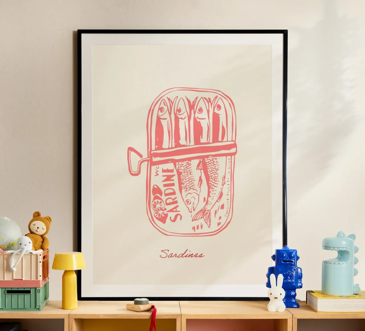 Sardine in scatola, Disegno Rosa poster con telaio in legno da Peaches Art Prints
