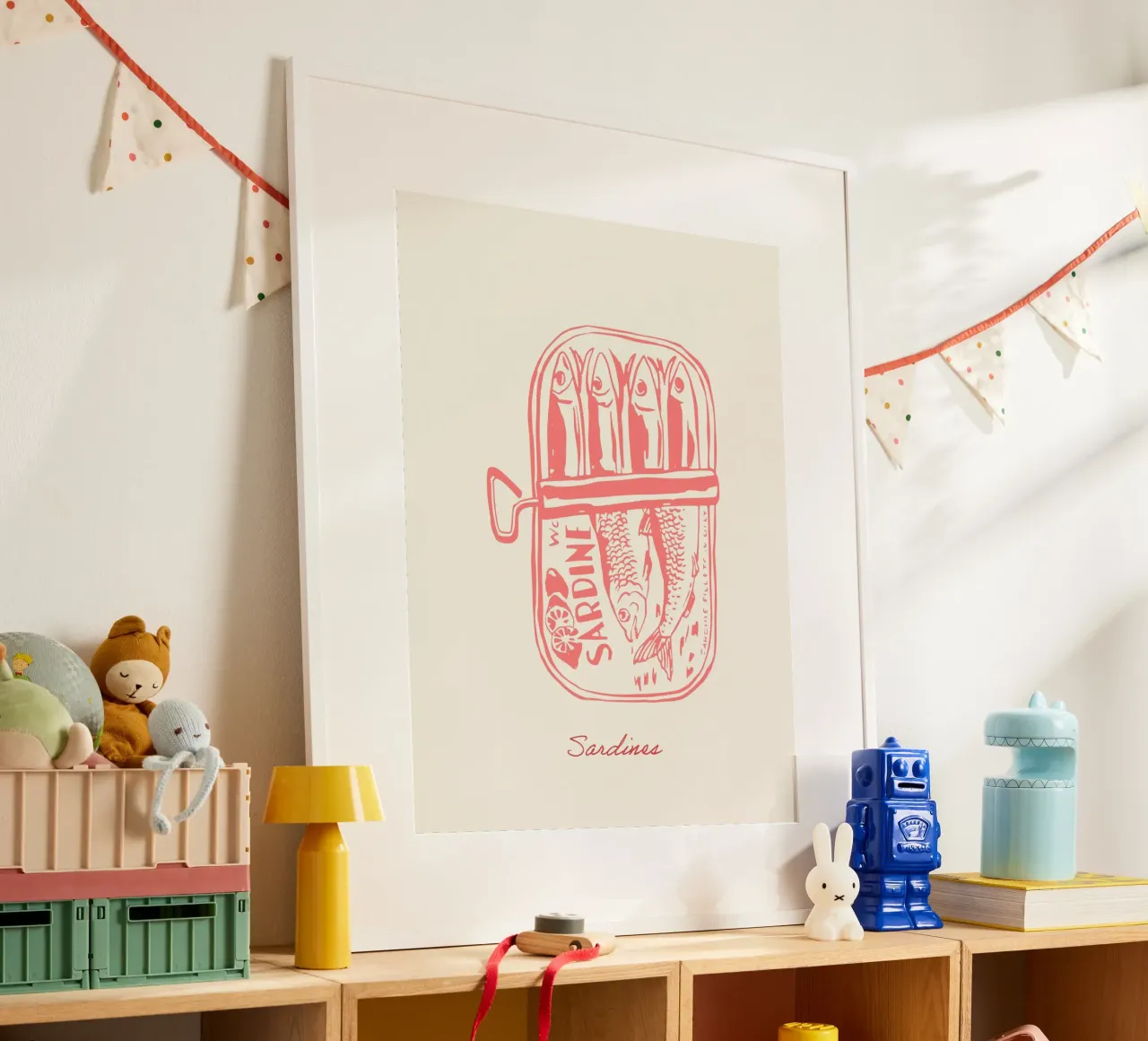 Sardine in scatola, Disegno Rosa poster con telaio in legno da Peaches Art Prints