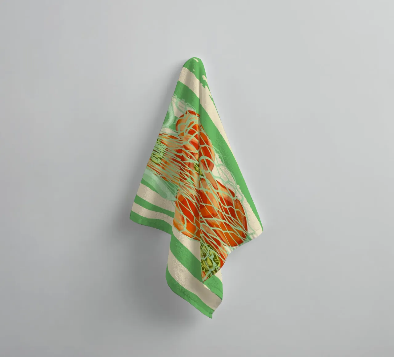 Groene retro gestreepte dadelpruimen in netzakje badhanddoek van EDMPROJECT