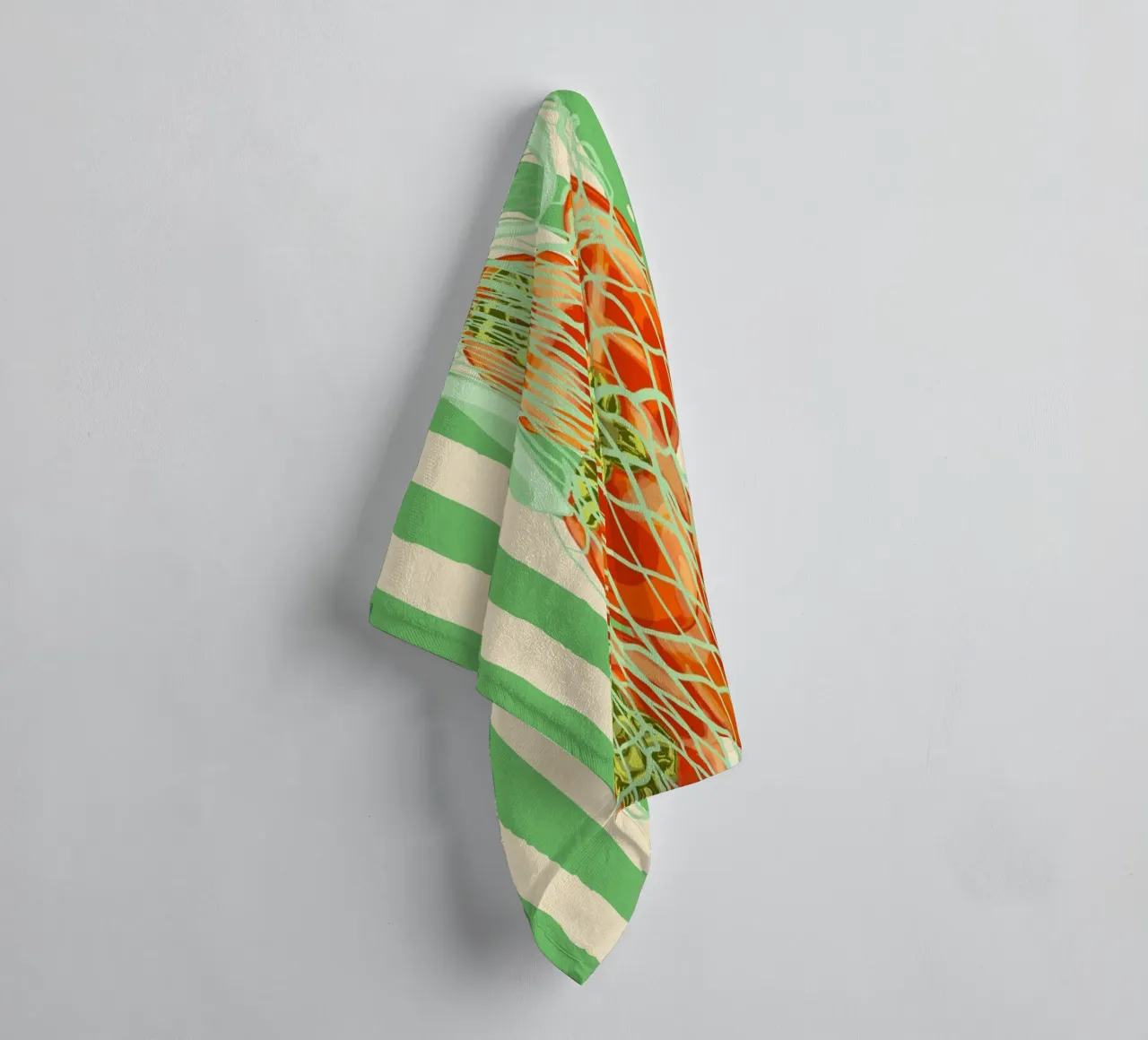 Groene retro gestreepte dadelpruimen in netzakje badhanddoek van EDMPROJECT