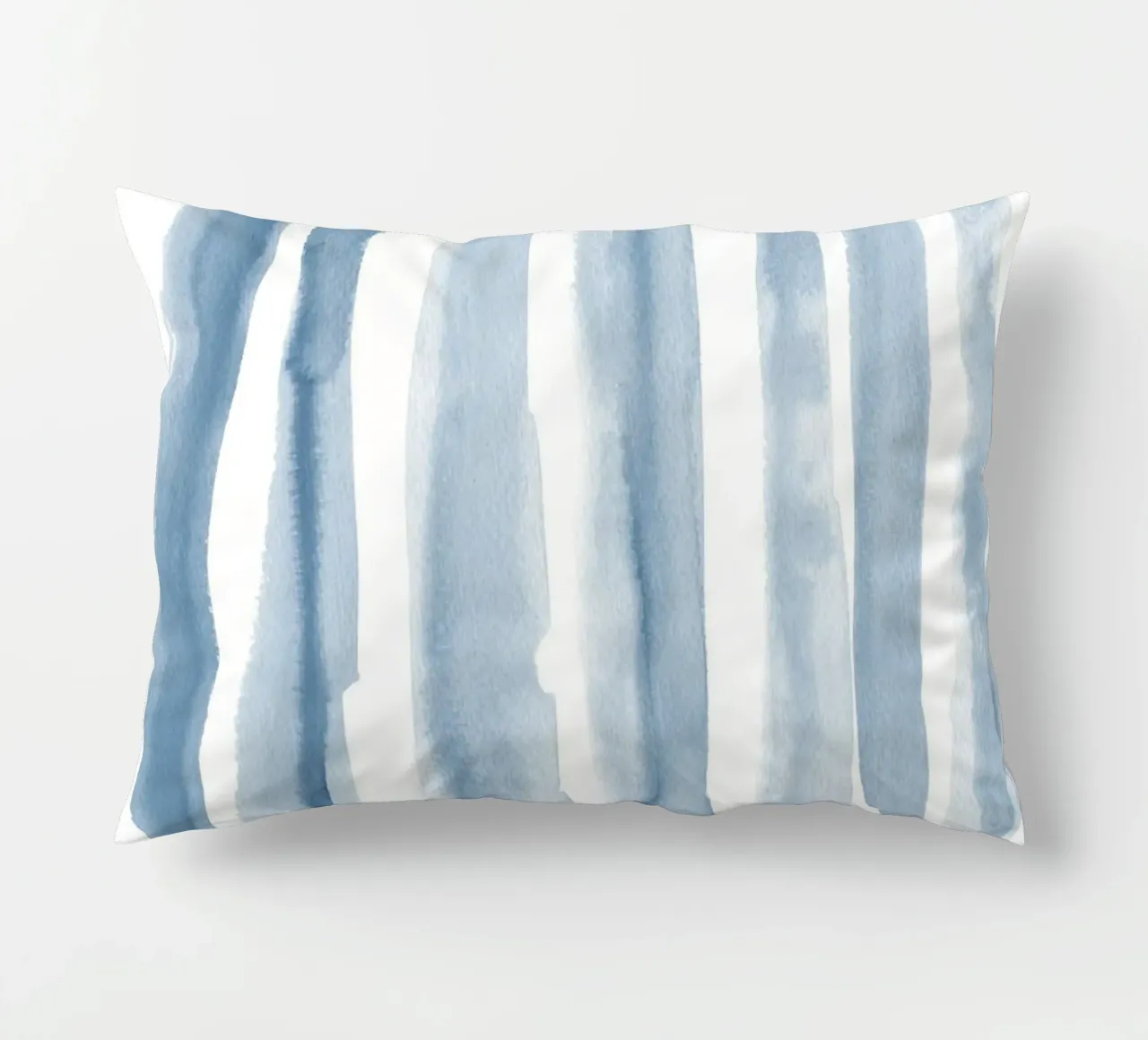 Morbide pennellate di acquerello blu cuscino da NouveauPrints