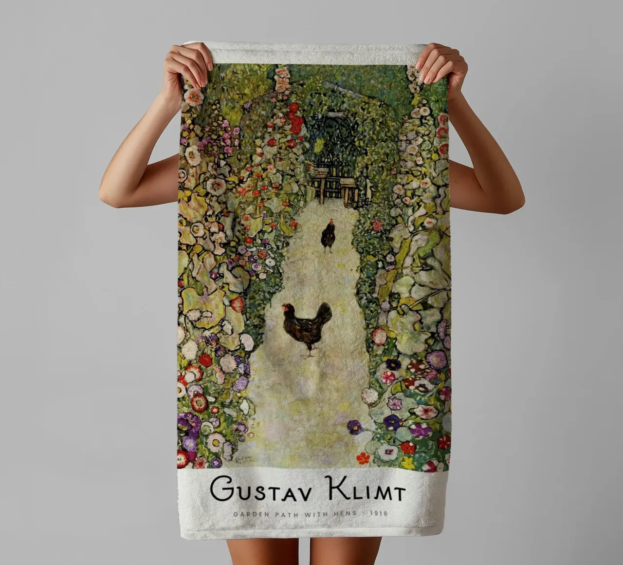 Klimt - Garden Path with Hens asciugamano da bagno da ARTOTHEK
