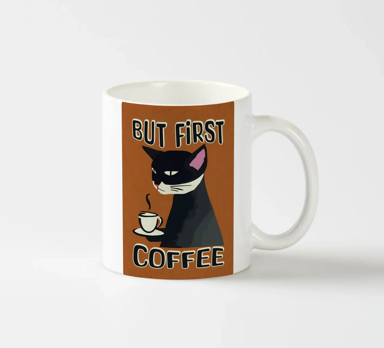 Gatto nero ma primo caffè tazza in ceramica da Bartosz Powalka