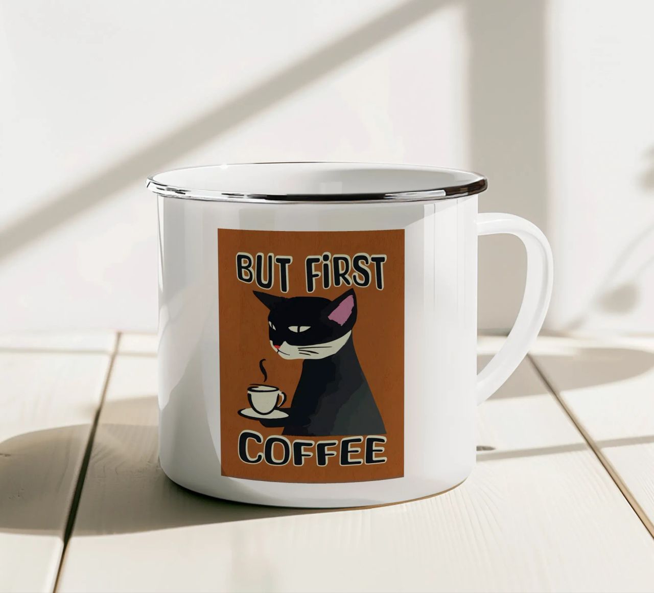 Gatto nero ma primo caffè tazza in smalto da Bartosz Powalka