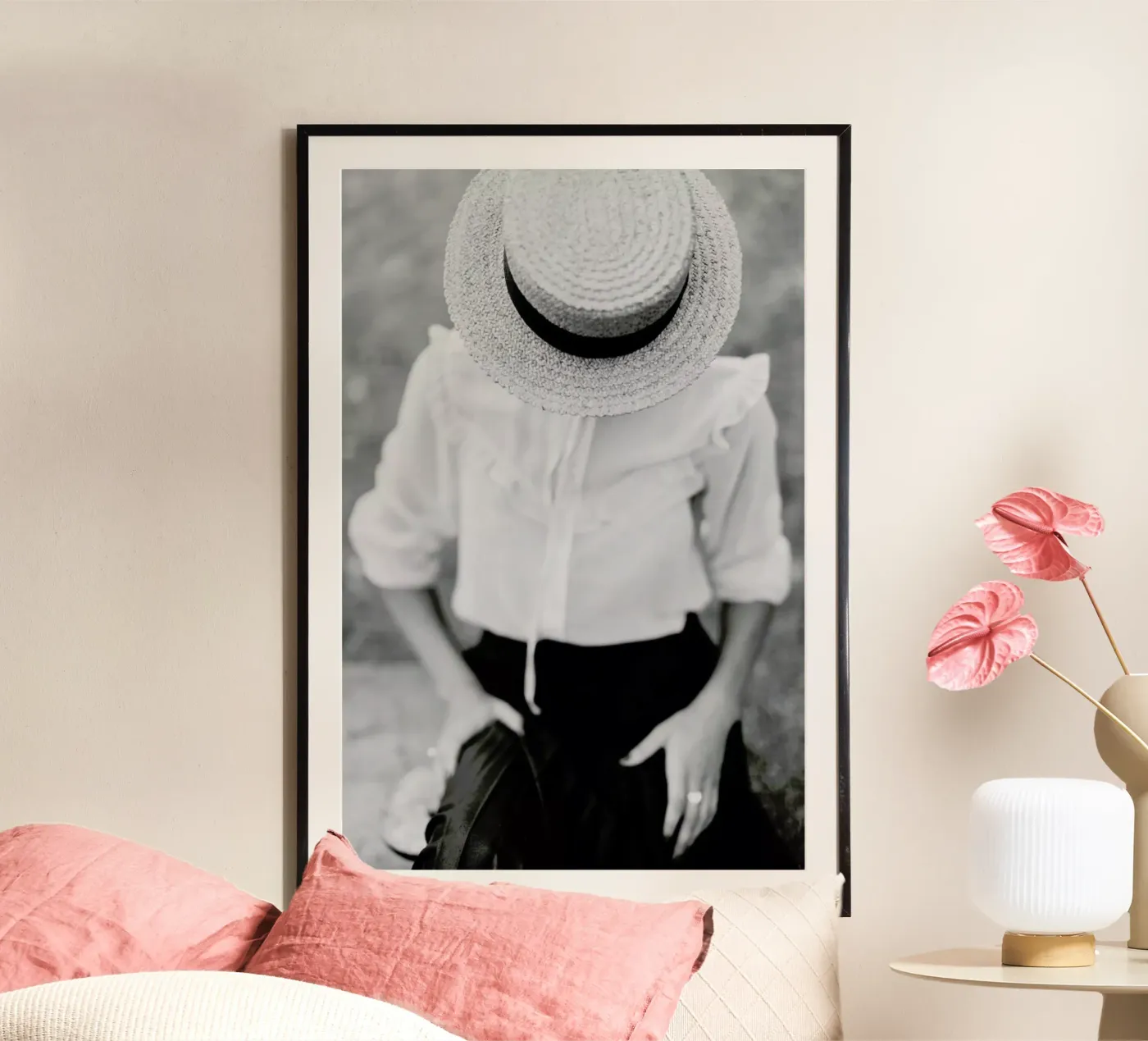 Frills poster da Runway Collective