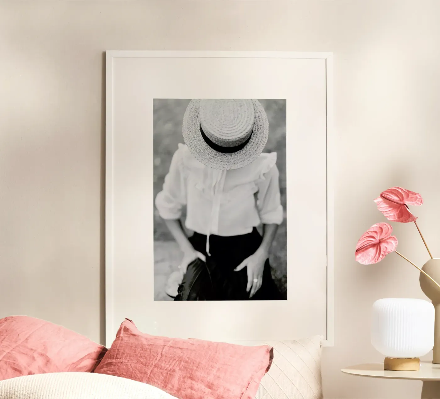 Frills poster da Runway Collective