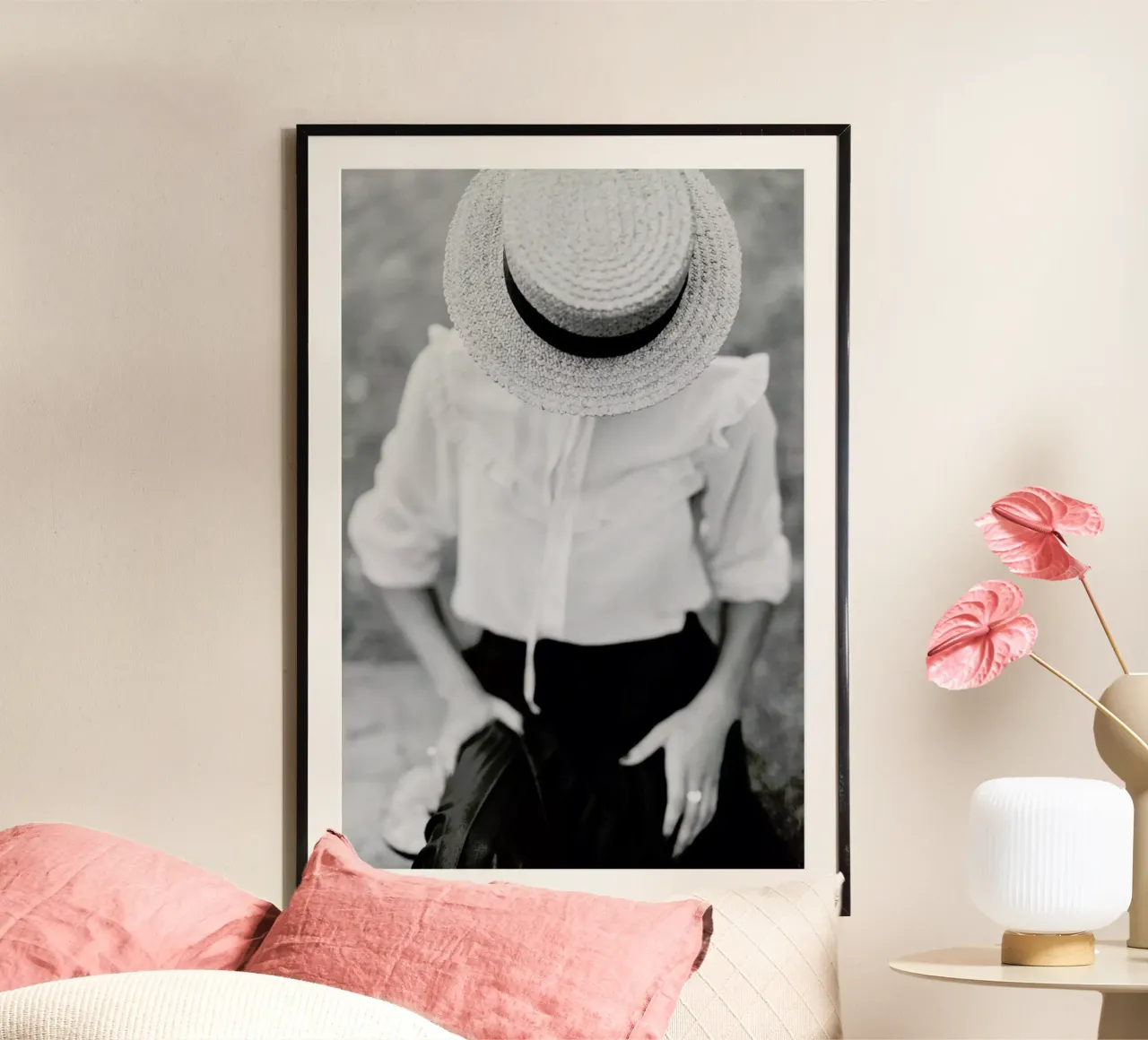 Frills poster da Runway Collective