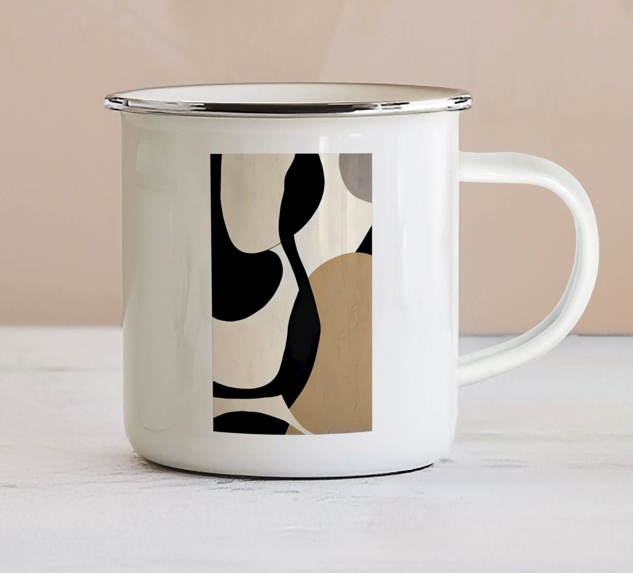 Pittura astratta beige tazza in smalto da Aiden Garcia