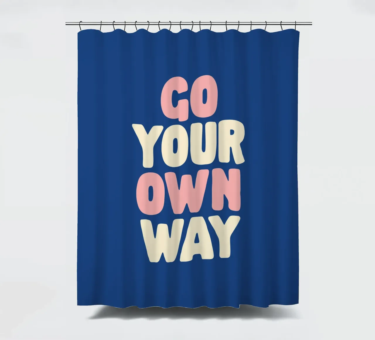 Go Your Own Way Typografie print in roze, wit en blauw douchegordijn van THE MOTIVATED TYPE