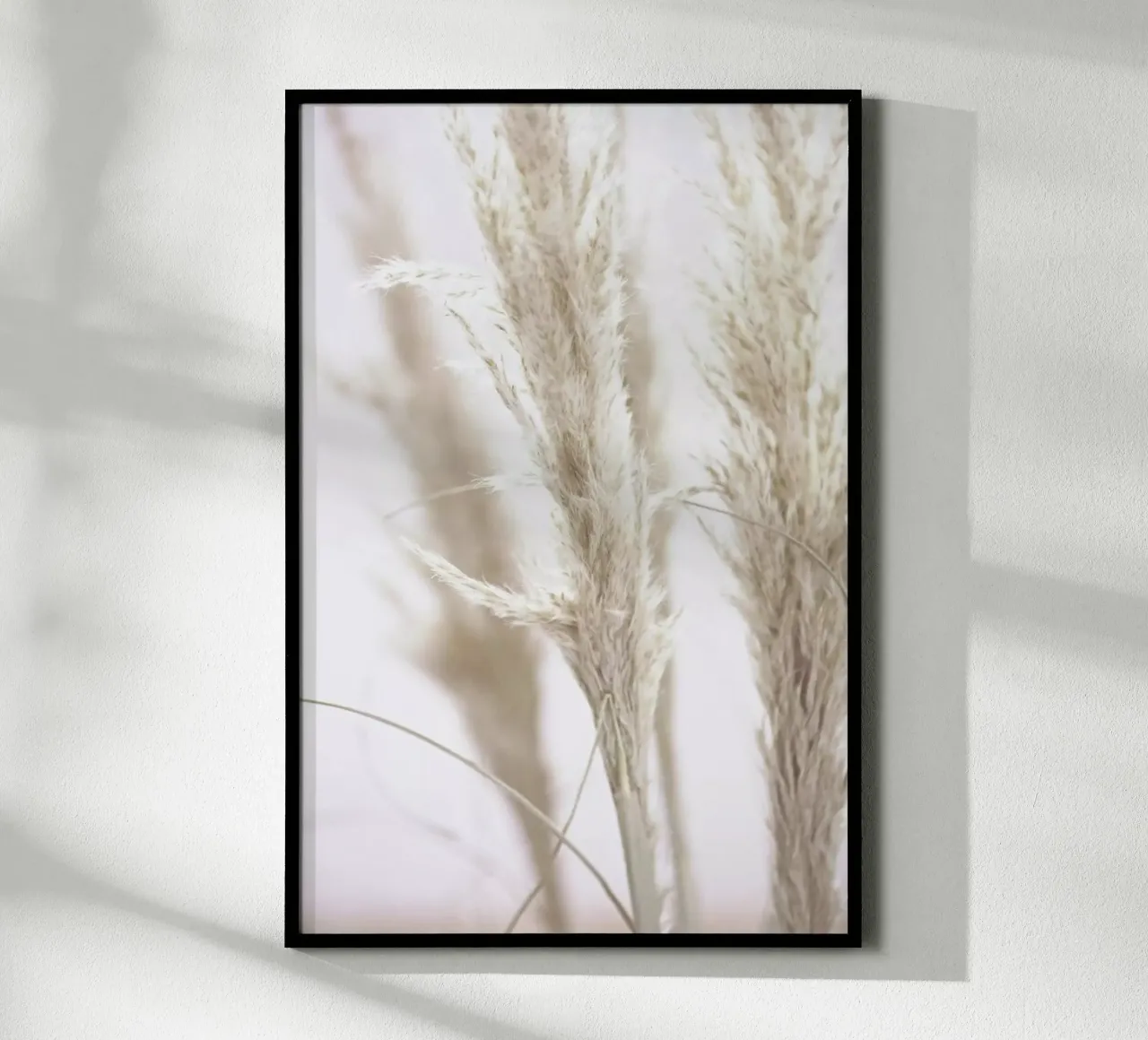 Pampas Reed 01 poster con telaio in legno da Monika Strigel
