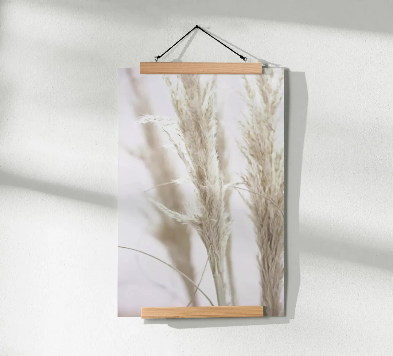 Pampas Reed 01 poster con telaio in legno da Monika Strigel