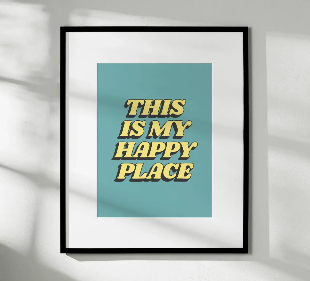 Impression typographique "This is My Happy Place" en jaune, bleu et noir hahnemühle de THE MOTIVATED TYPE
