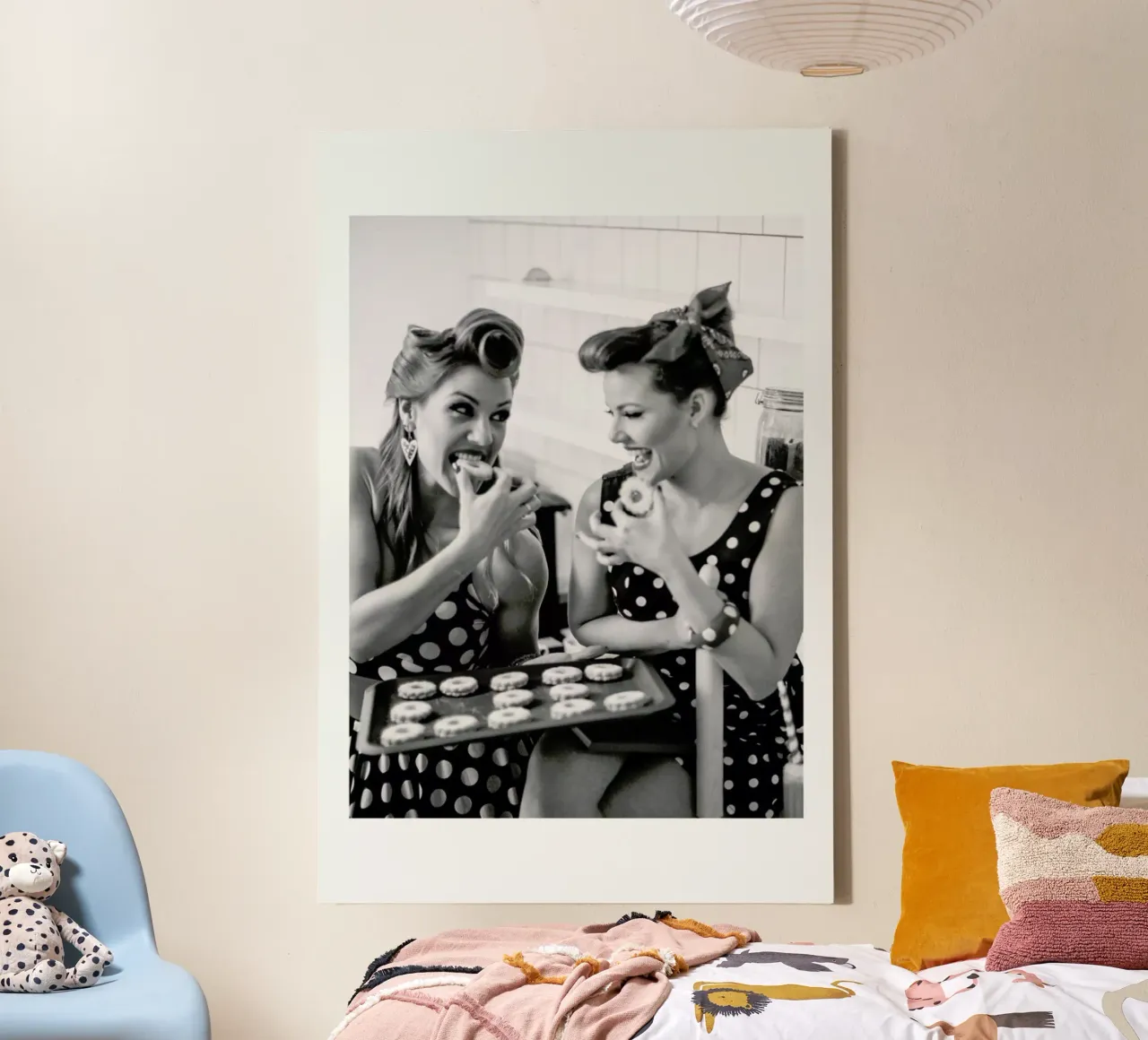 Polka Dots tela con Cornice a cassetta da Runway Collective
