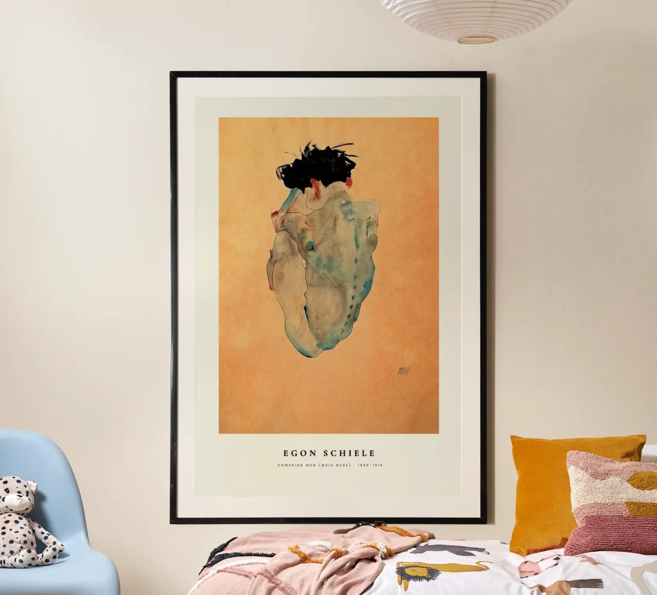 Schiele - Cowering Man (Male Nude) poster con telaio in plastica da ARTOTHEK