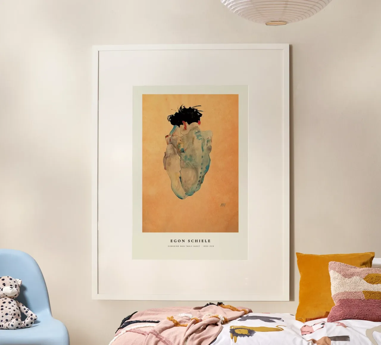 Schiele - Cowering Man (Male Nude) poster con telaio in plastica da ARTOTHEK