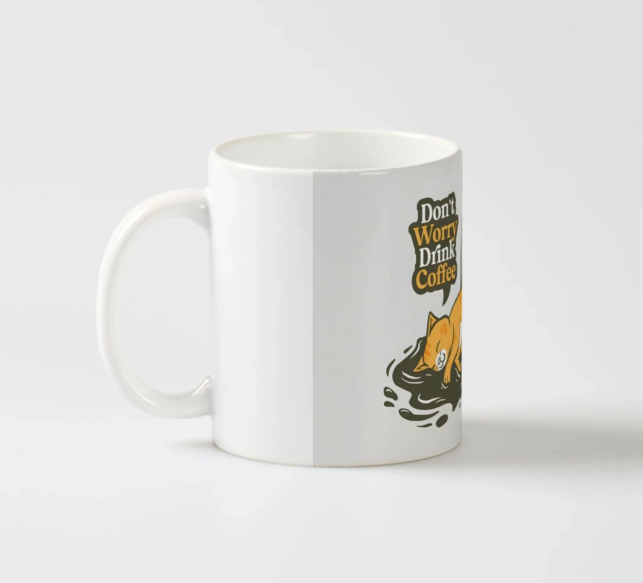 Non preoccupatevi, bevete caffè tazza in ceramica da Bartosz Powalka