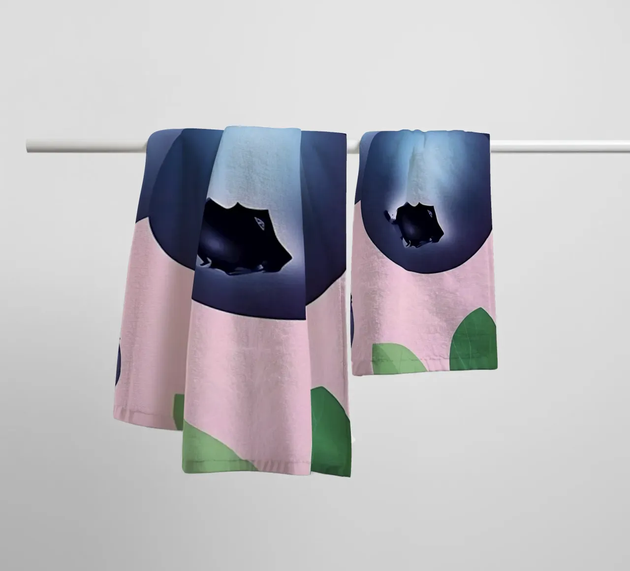 Mirtilli_stile_A_5 asciugamano da bagno da Pink- und LoveArt by LK