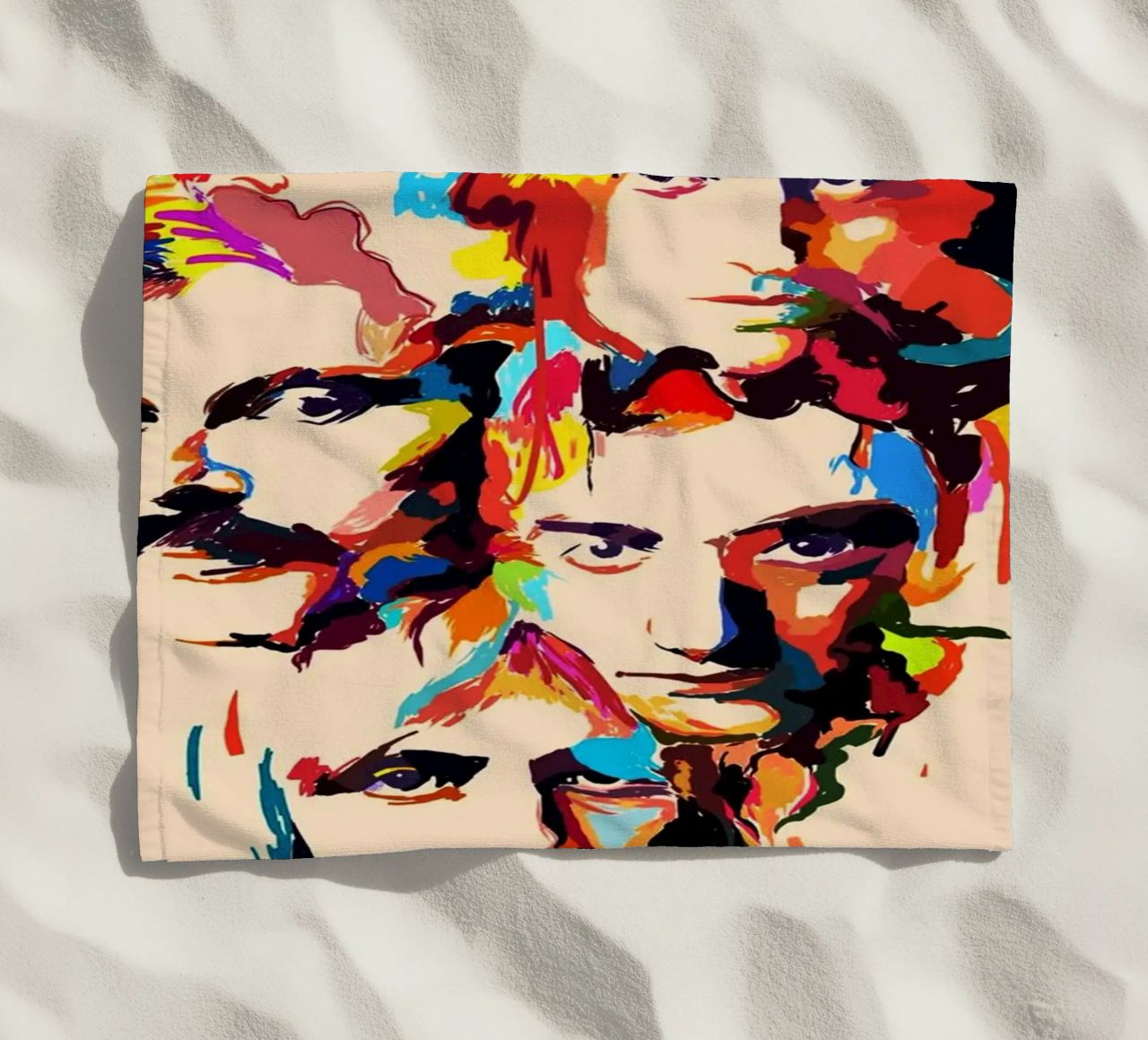 Art abstrait du groupe Queen serviette de plage de Hantamrata